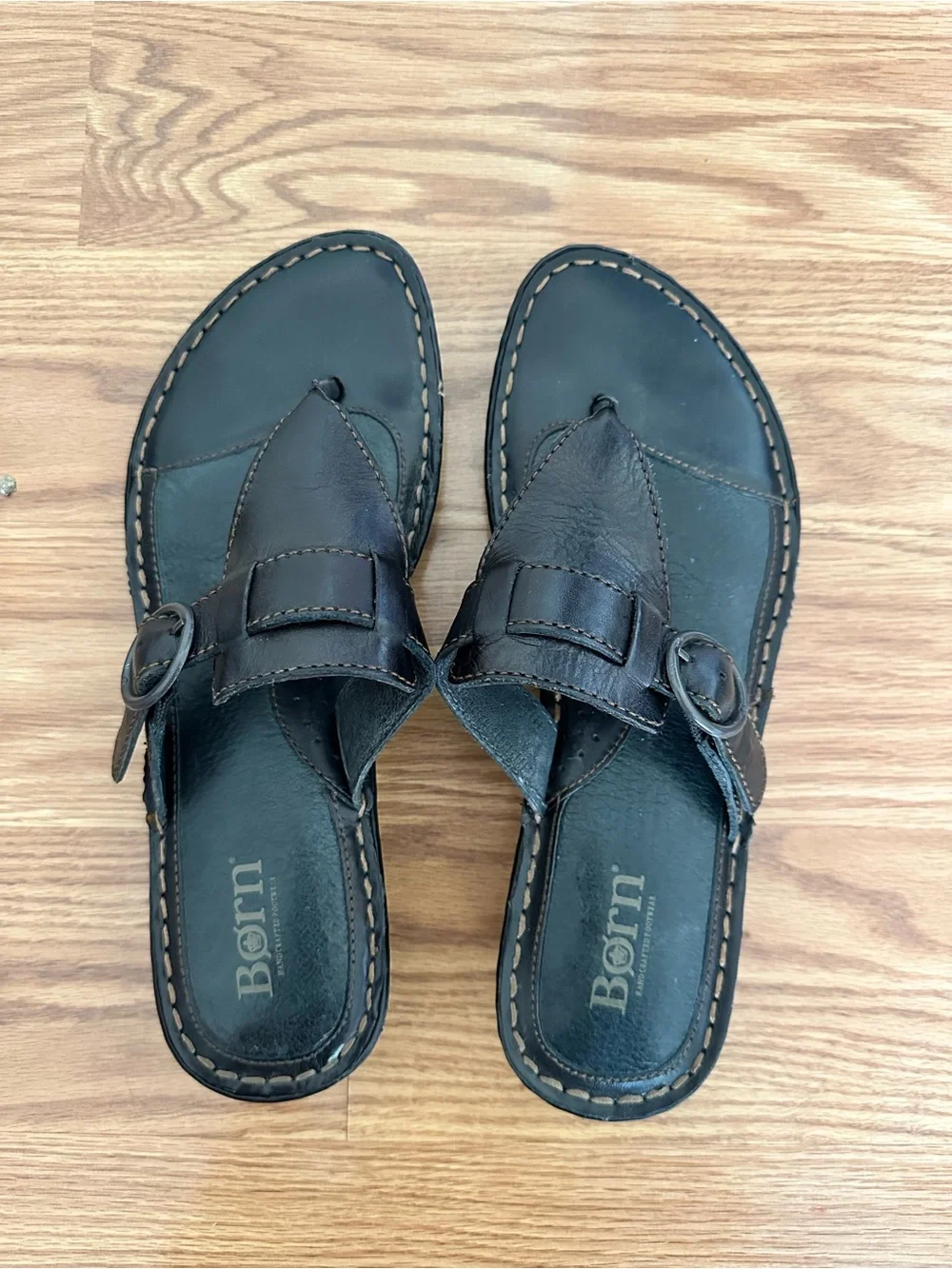 Born Black Leather Buckle Thong Sandal size 8